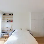 Beautiful And Bright Flat In Paris