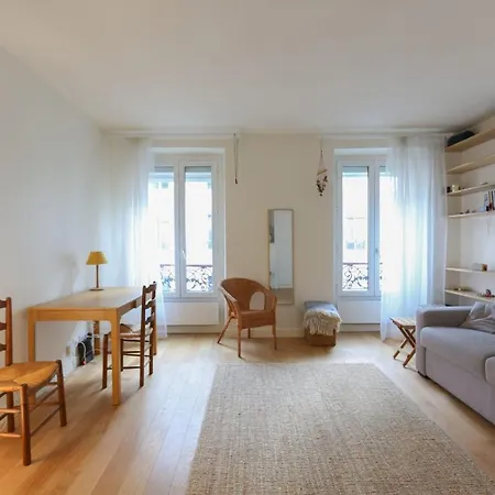 Appartamento Beautiful And Bright Flat In Paris